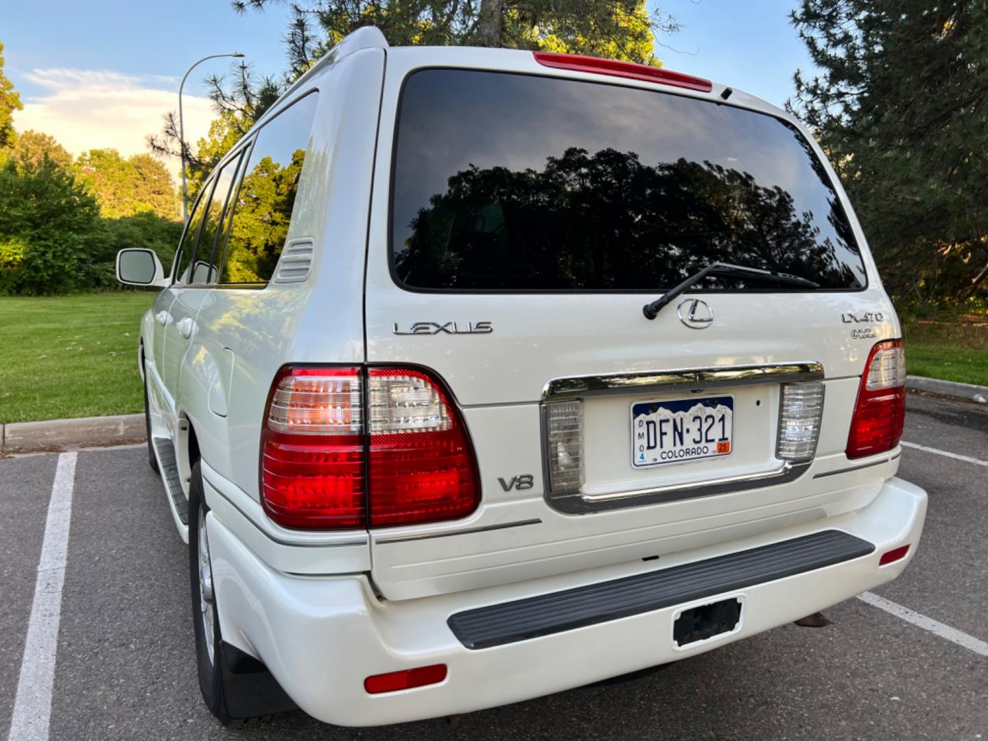 2005 White /Tan Lexus LX 470 , located at 2510 47th St. Suite 200, Boulder, CO, 80301, (303) 641-0333, 40.026196, -105.243217 - Photo#7